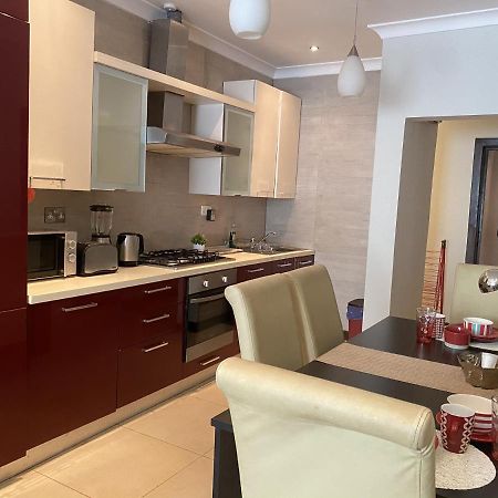 B Bakerstreet - Beautiful Two Bedroom Apartment Accra Eksteriør billede