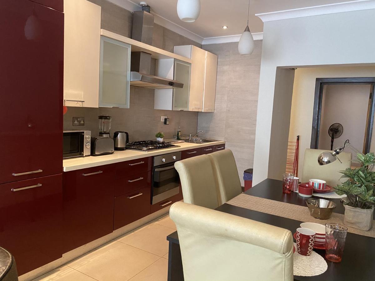 B Bakerstreet - Beautiful Two Bedroom Apartment Accra Eksteriør billede