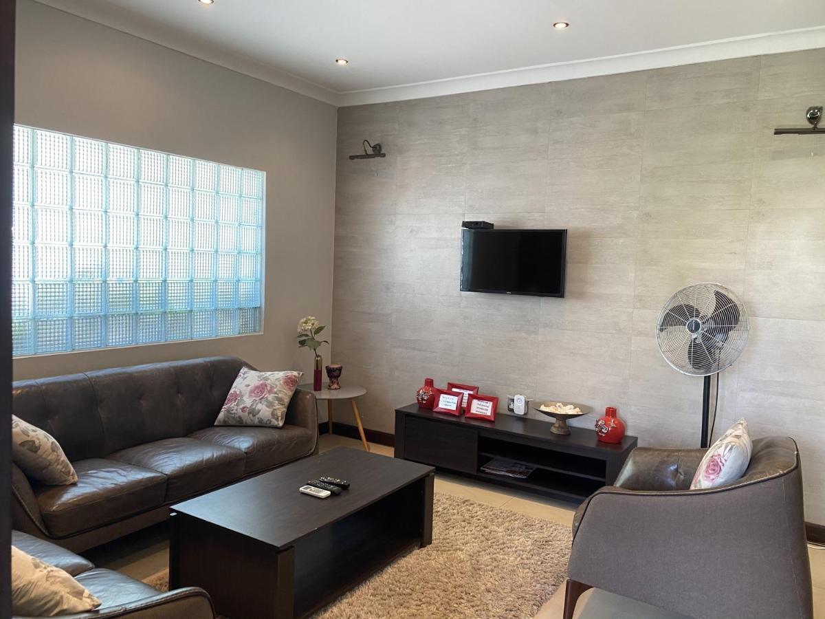 B Bakerstreet - Beautiful Two Bedroom Apartment Accra Eksteriør billede